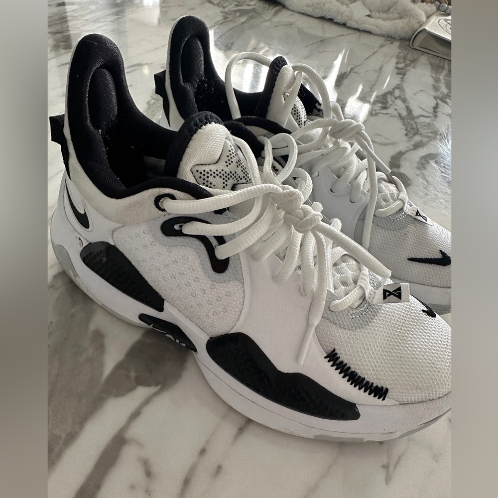 NIKE Paul George sneakers